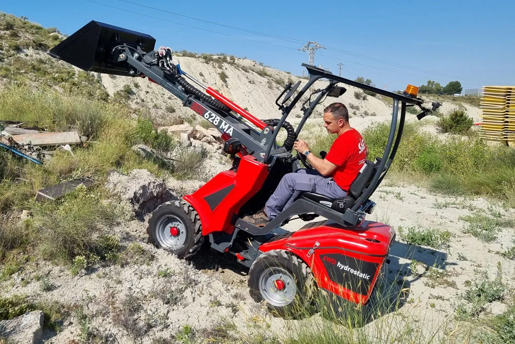 Sáez Motion – Minicargadora Articulada SM 628MA Sáez Motion - Minicargadora Articulada SM 628MA