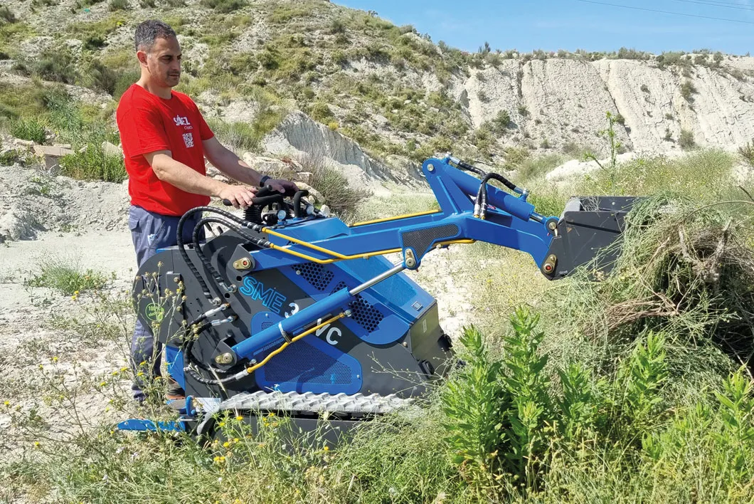 Sáez Motion – Cargadora Compacta SME 38VC Sáez Motion - Cargadora Compacta SME 38VC