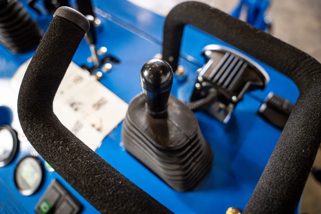 Sáez Motion – Cargadora Compacta SME 38VC Sáez Motion - Cargadora Compacta SME 38VC