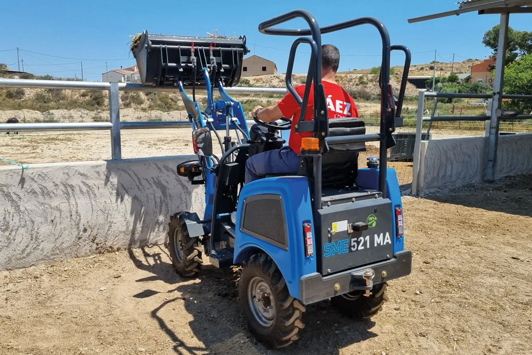 Sáez Motion – Minicargadora Articulada Eléctrica SME 512MA Sáez Motion - Minicargadora Articulada Eléctrica SME 512MA